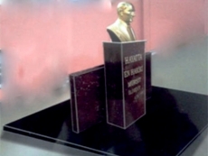 Atatürk Büst Kaidesi