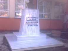 Atatürk Büst Kaidesi