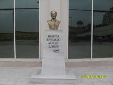 Atatürk Büst Kaidesi