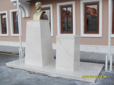 Atatürk Büst Kaidesi